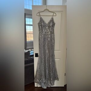 ✨✨SALE✨✨ Beautiful silver sequined evening gown